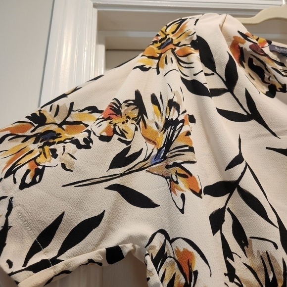 Madison floral print top Women's size small - Picture 5 of 9